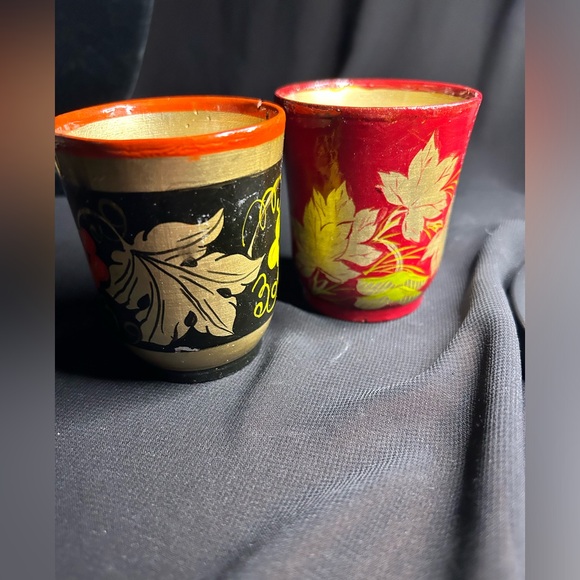 VTG Hand painted set of 2 wooden decorative cups. Unsigned - Picture 5 of 7